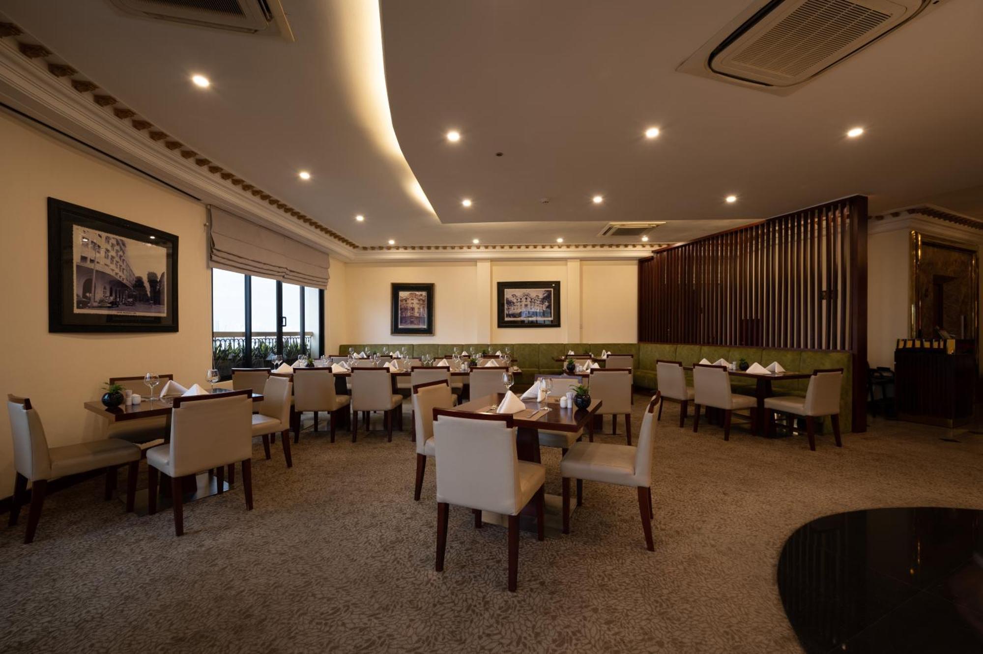 Hotel Majestic Saigon Ho Si Minh-város Kültér fotó The restaurant